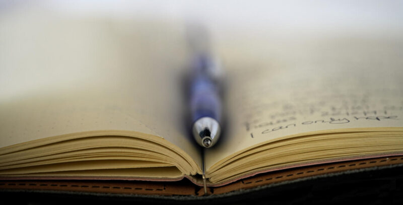 Theme_Cara Riley - Gold